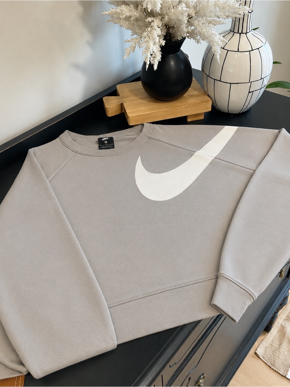 Nike Woman’s Light Gray Crewneck crop-top Sweatshirt